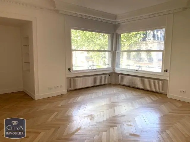 Photo 1 Appartement 4 pièces 131.83m²