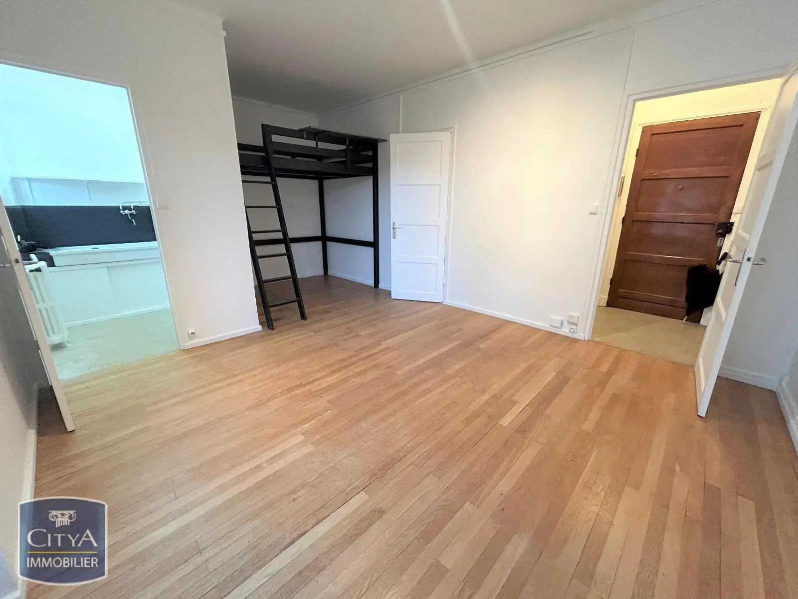 Photo 1 Appartement 1 pièce 27.56m²