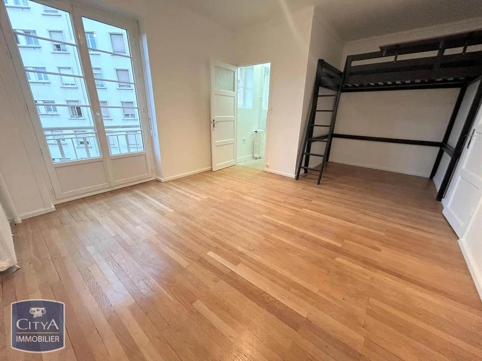 Photo 2 Appartement 1 pièce 27.56m²