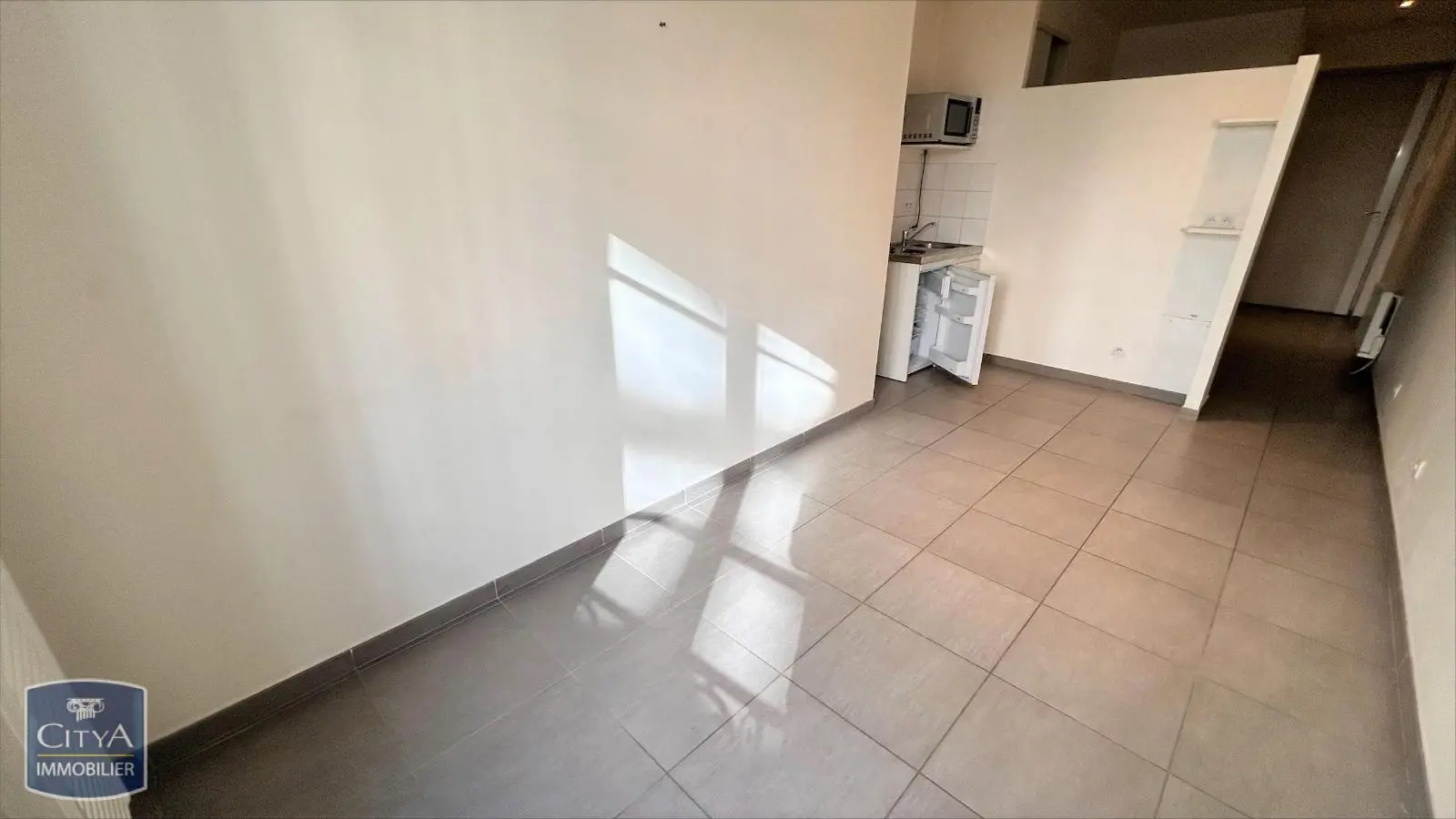 Photo 2 Appartement 1 pièce 24.48m²