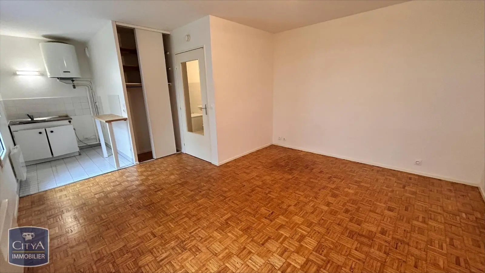 Photo 1 Appartement 1 pièce 27m²