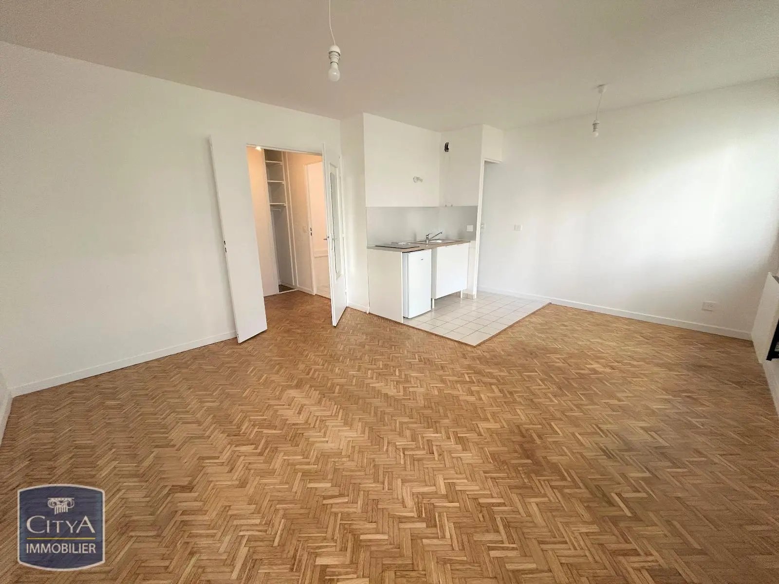 Photo 2 Appartement 1 pièce 26.8m²