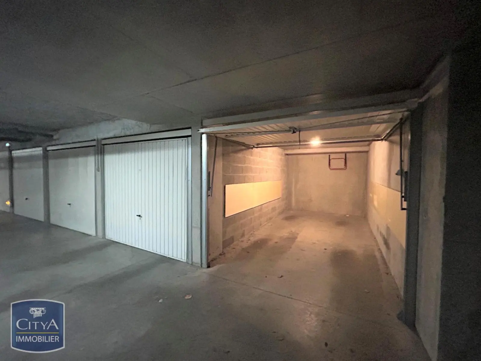 Photo 1 Parking