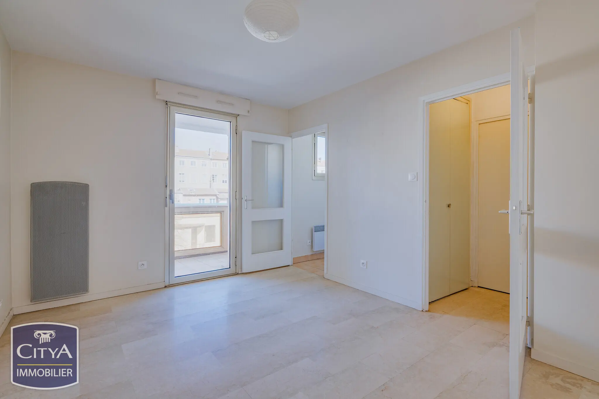 Photo 1 Appartement 1 pièce 24.32m²