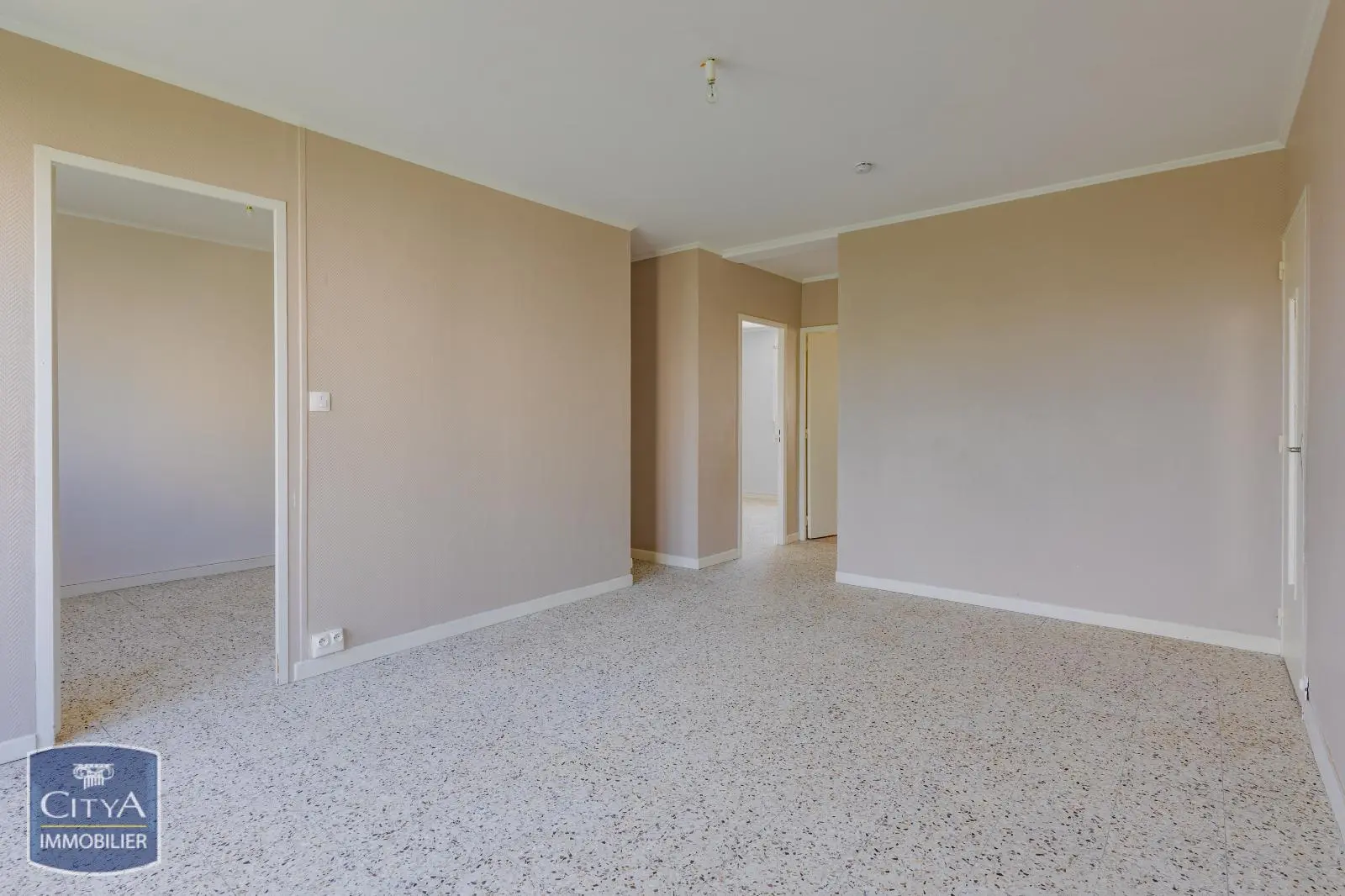 Photo 2 Appartement 4 pièces 65.96m²