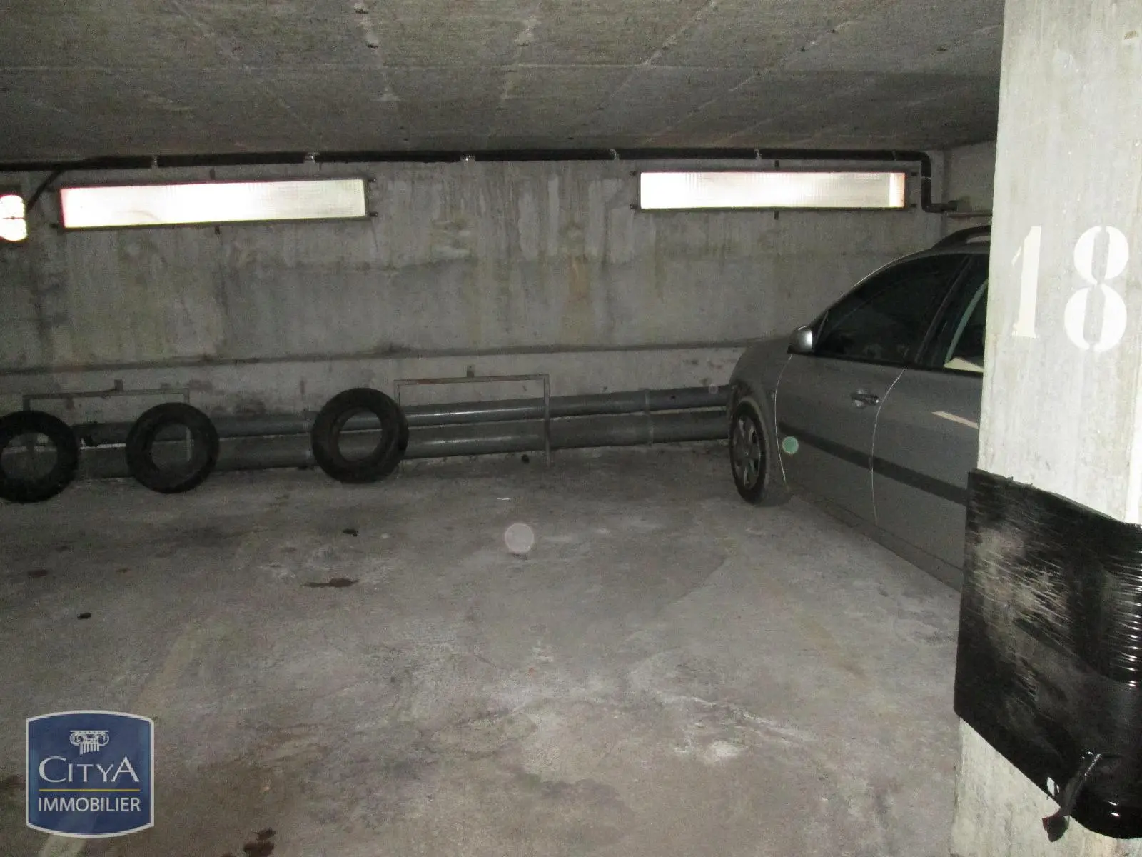 Photo 2 Parking