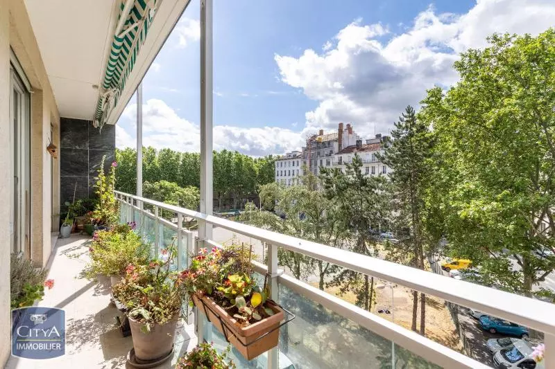 Illustration pour Appartement 5 pièces 143m² Photo Appartement 5 pièces 143m²