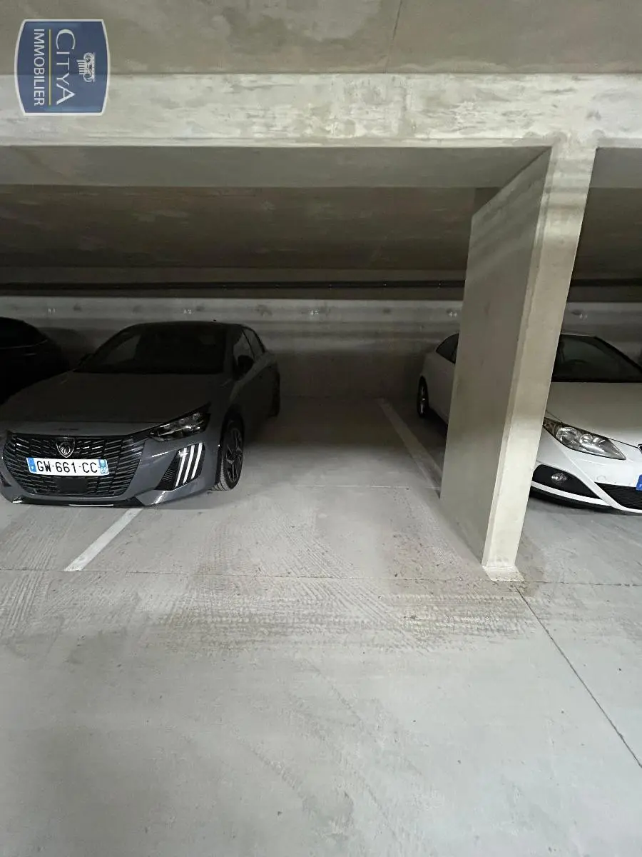 Photo 1 Parking