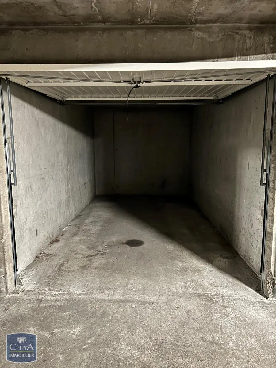 Photo 2 Parking