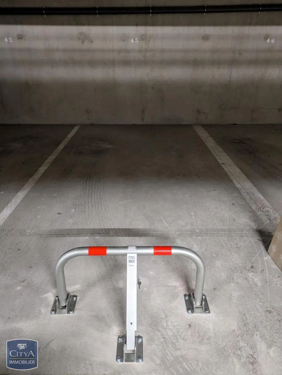 Photo 1 Parking