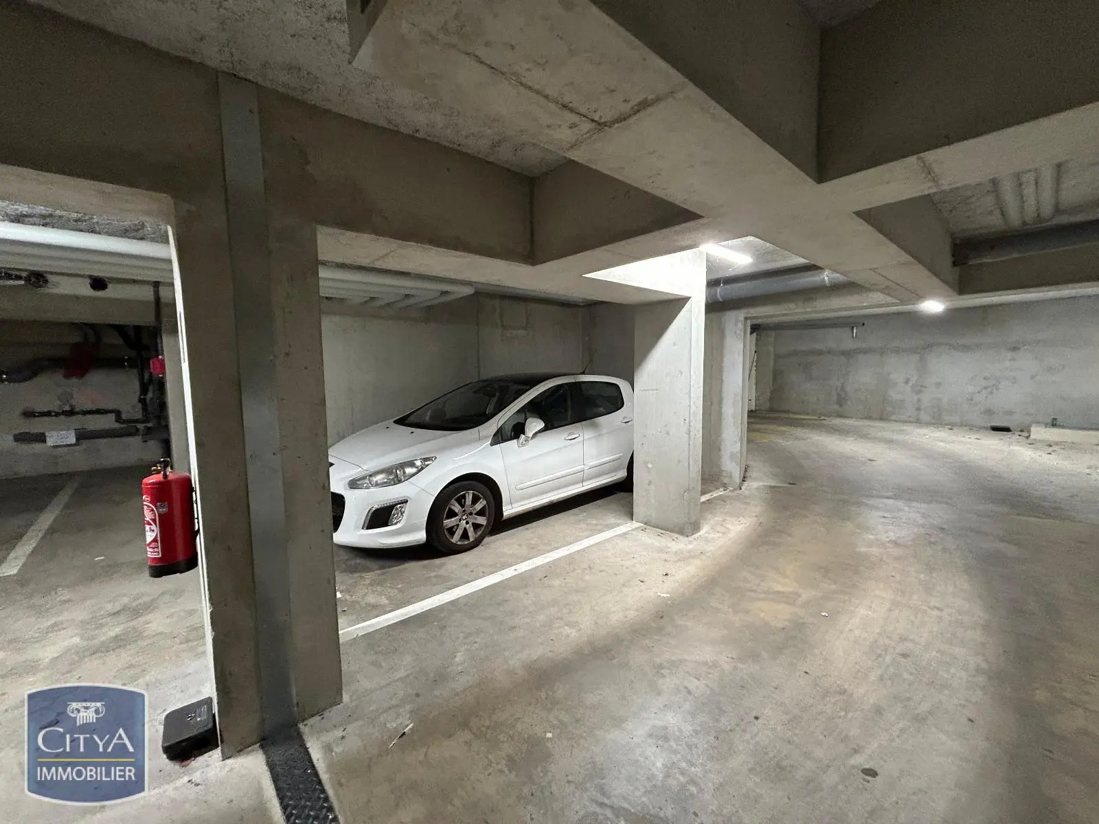 Photo 2 Parking