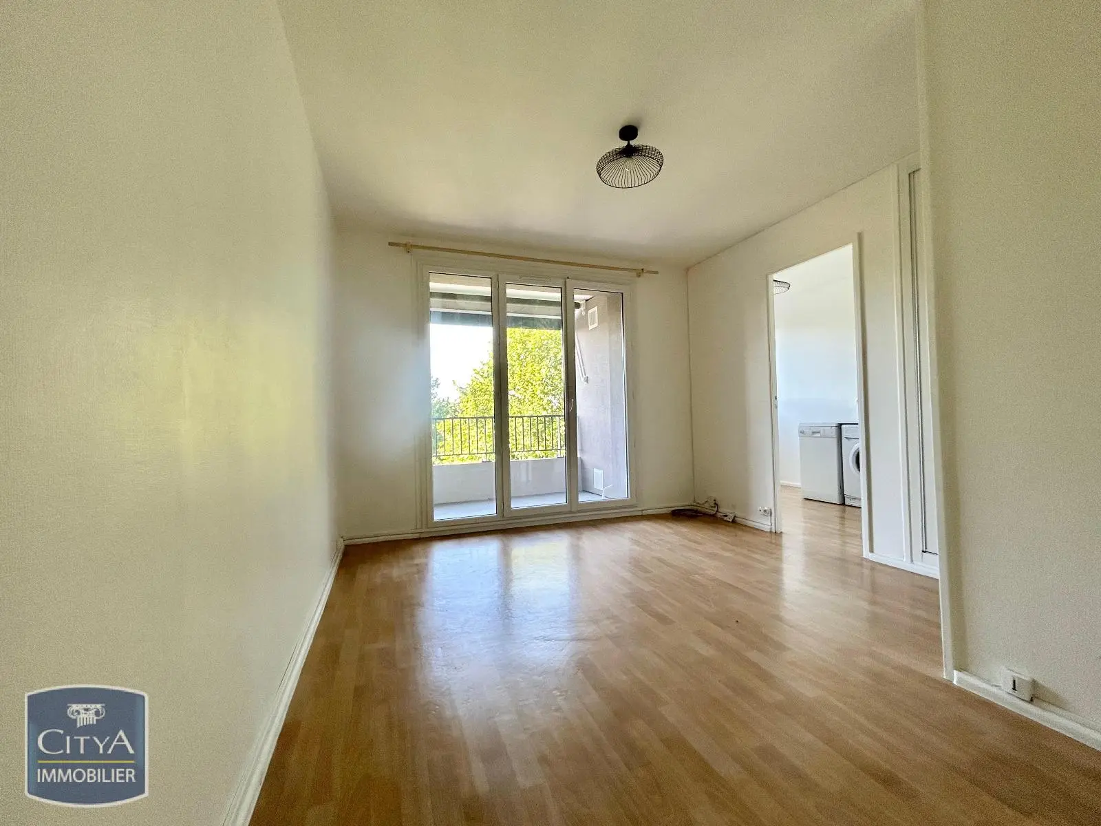 Photo 1 Appartement 1 pièce 27.67m²