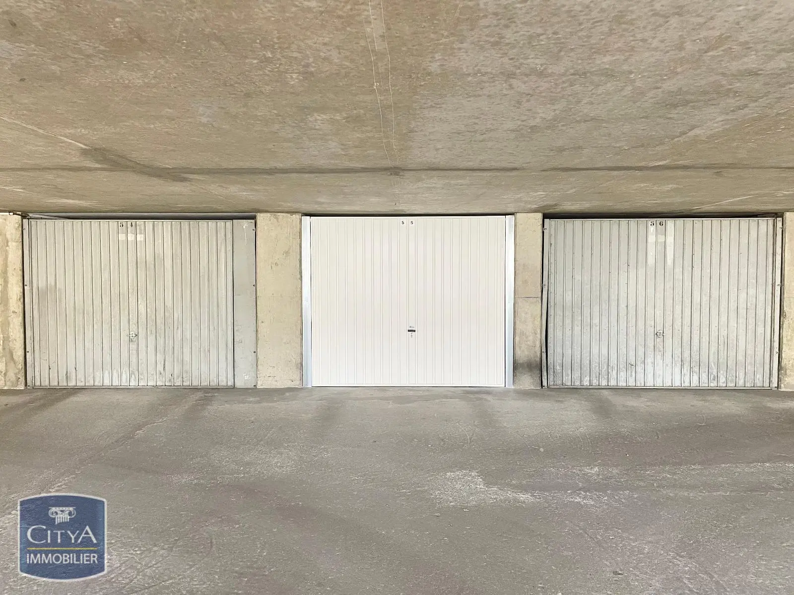 Photo 3 Parking