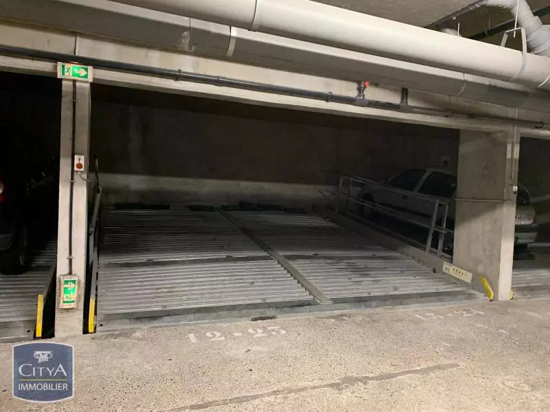 Photo 2 Parking