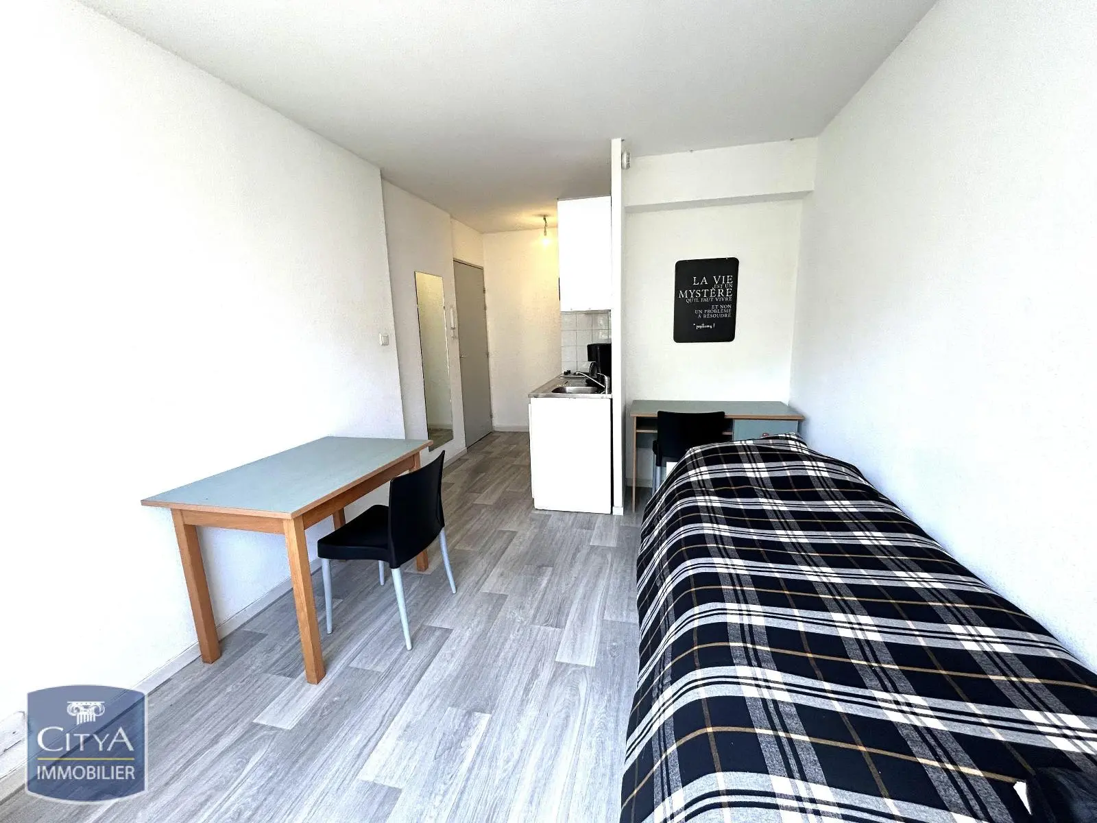 Photo 1 Appartement 1 pièce 17.7m²