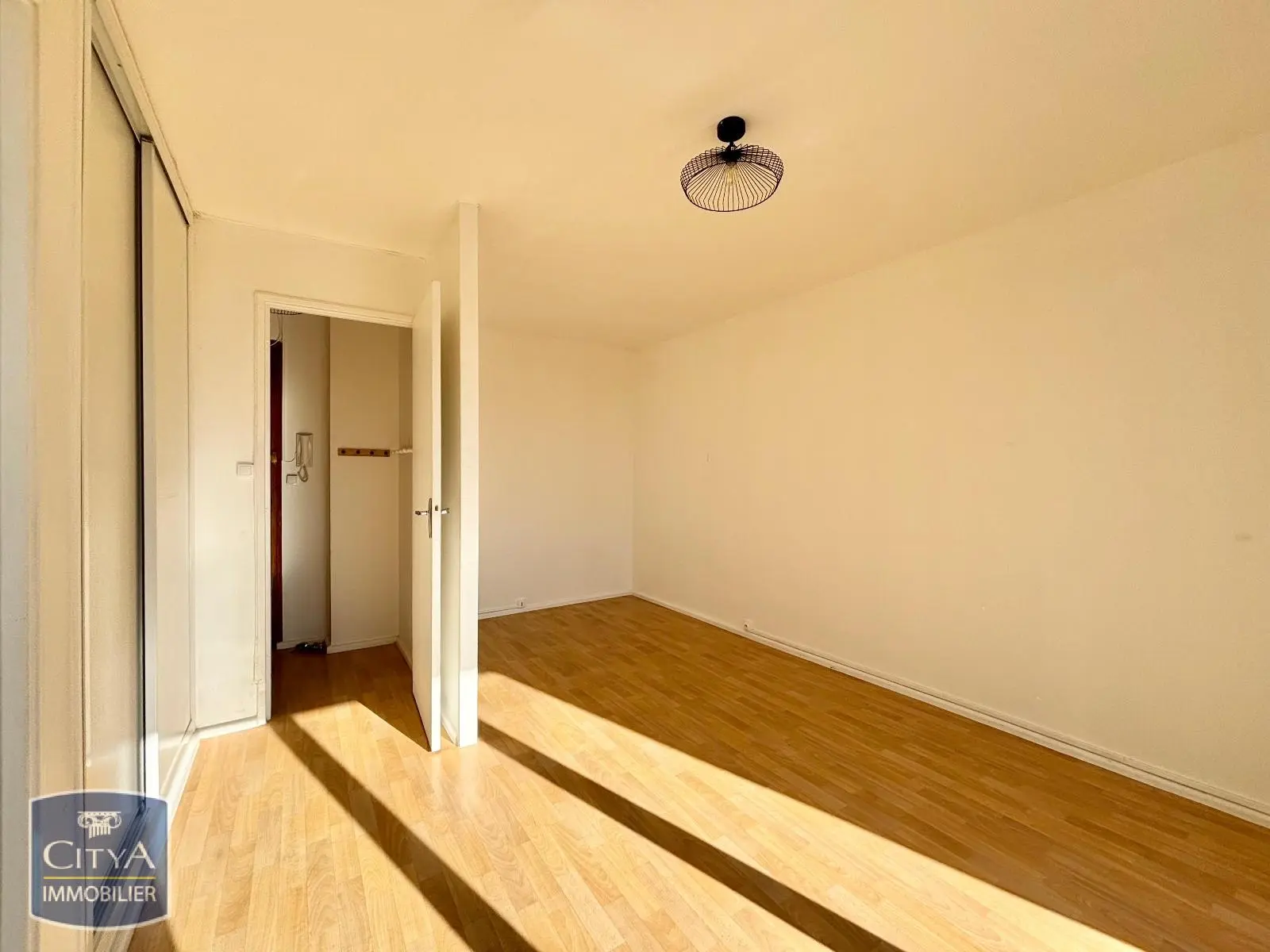 Photo 2 Appartement 1 pièce 27.67m²