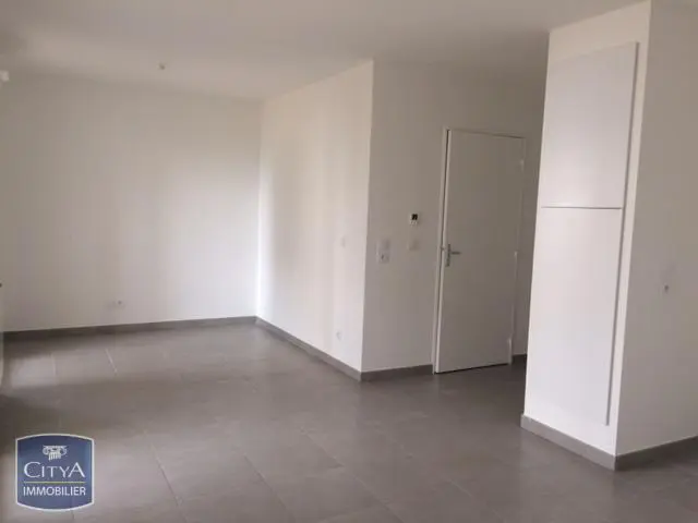 Photo 2 Appartement 1 pièce 31.87m²