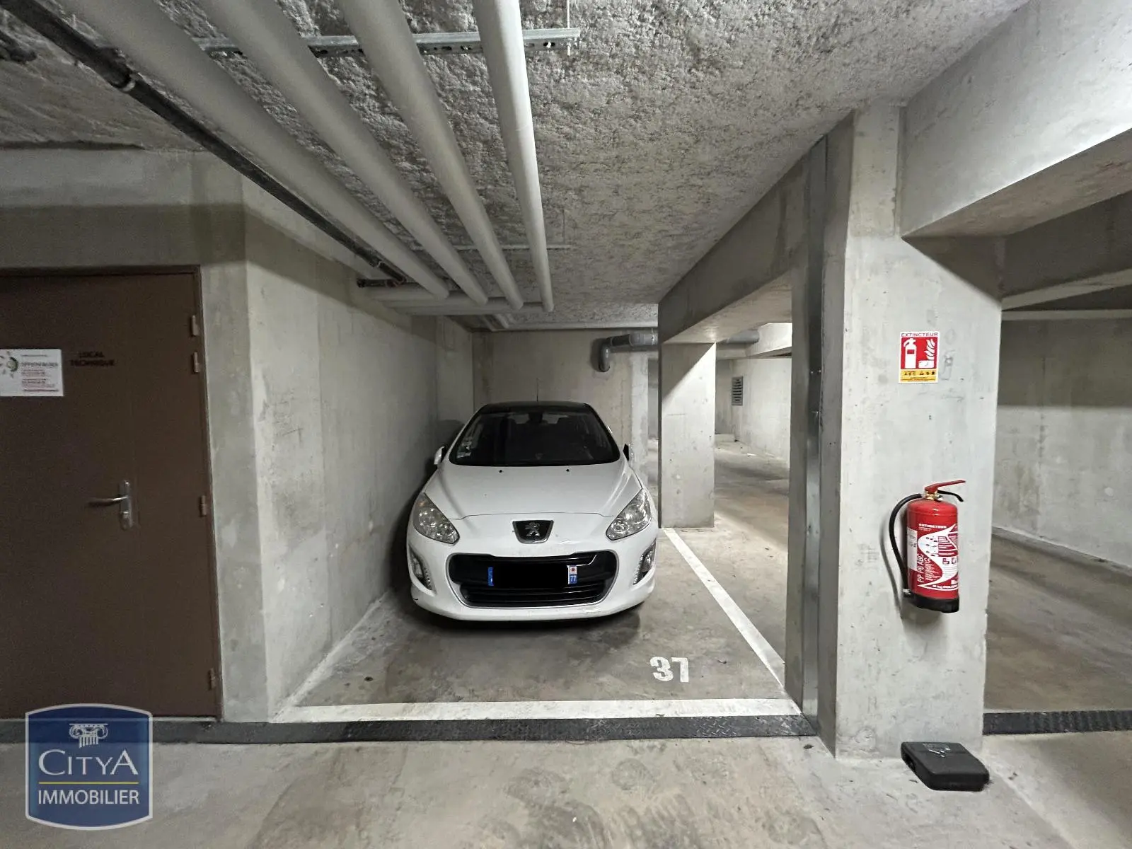 Photo 1 Parking