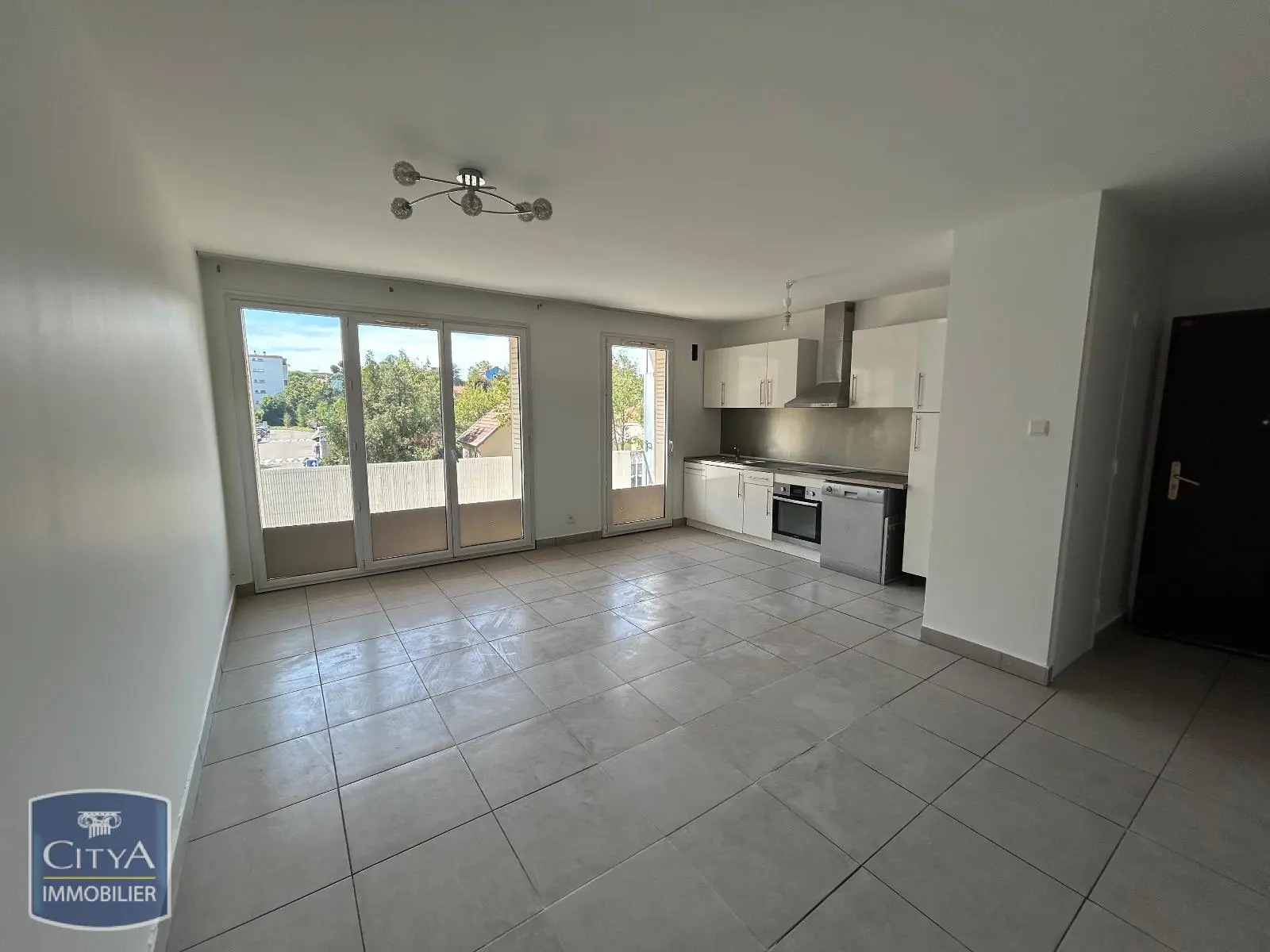 Appartement 4 pièces 83 m² · à Bron · 82,8 m² · 1 120 €/mois