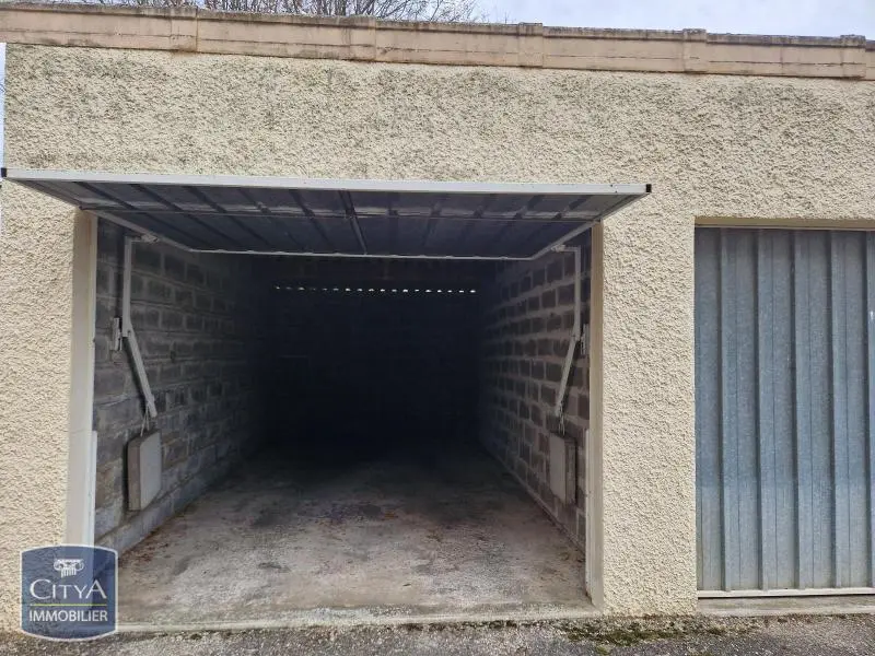 Photo 1 Parking