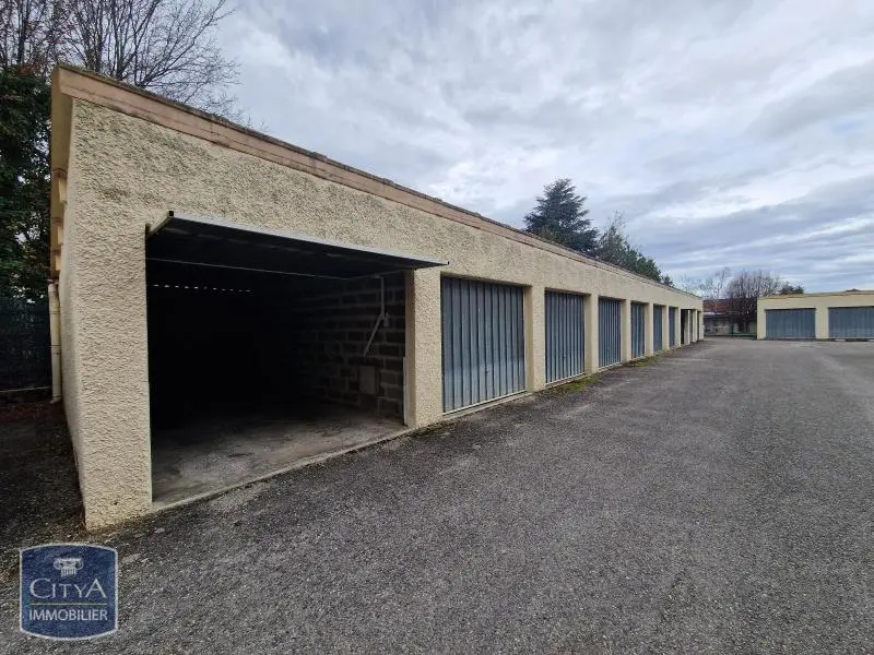 Photo 2 Parking
