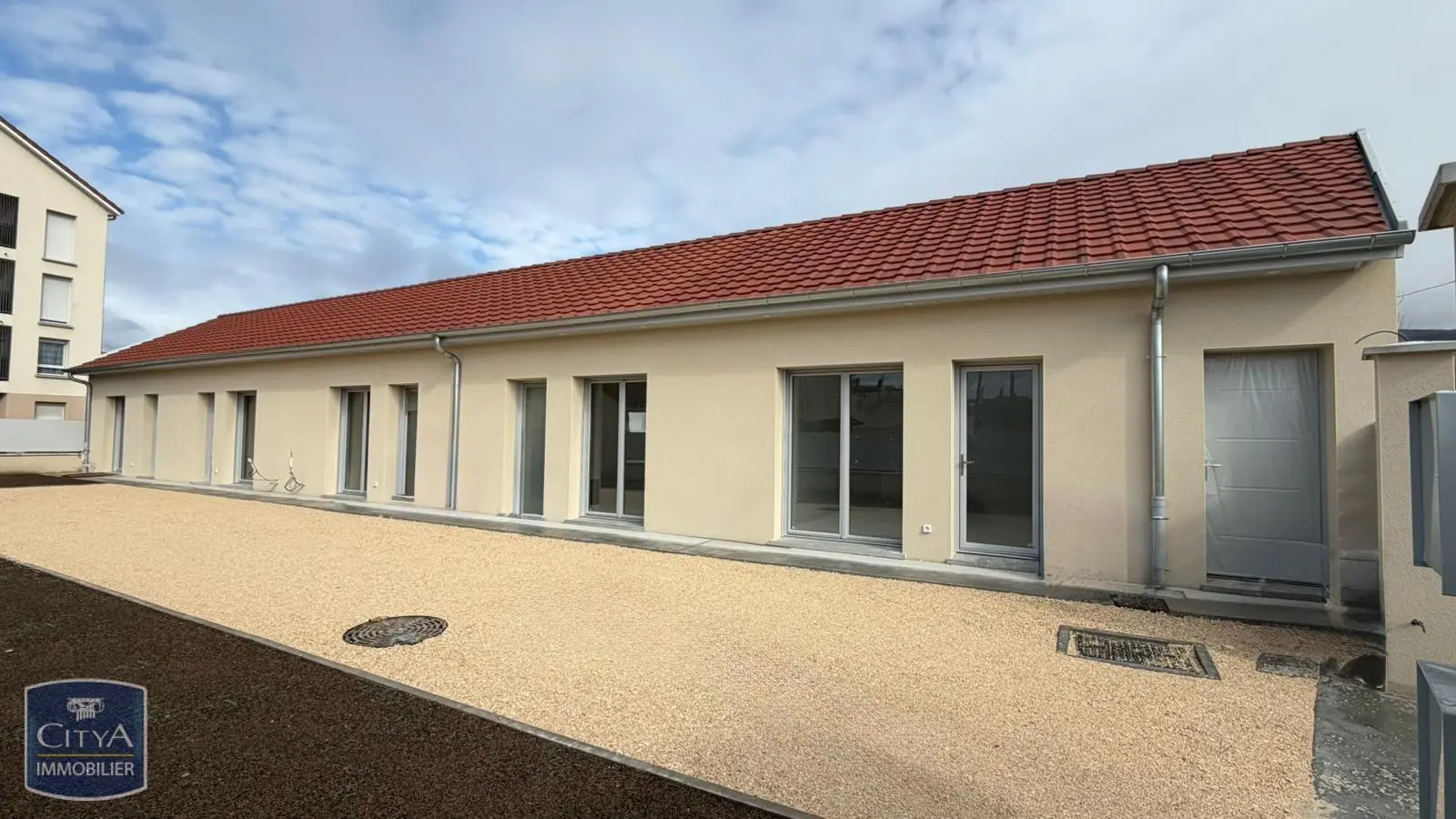 Photo 2 Appartement 1 pièce 28.48m²