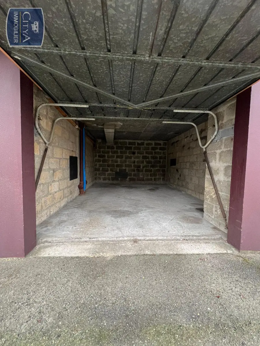 Photo 2 Parking
