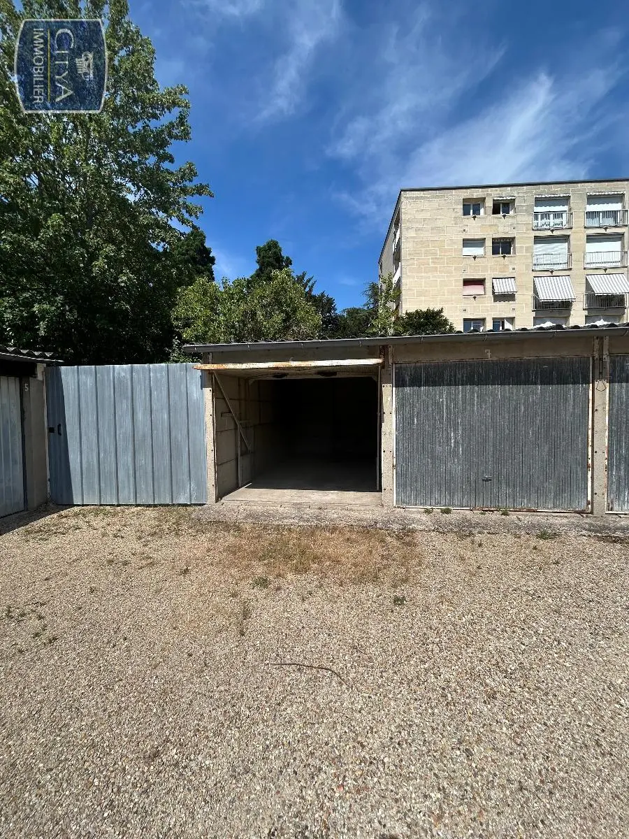 Photo 1 Parking