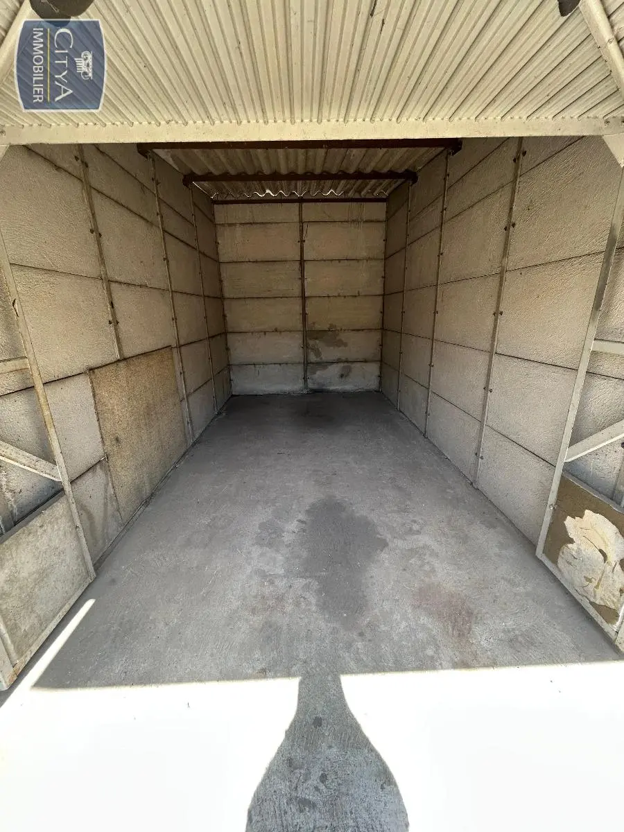 Photo 2 Parking