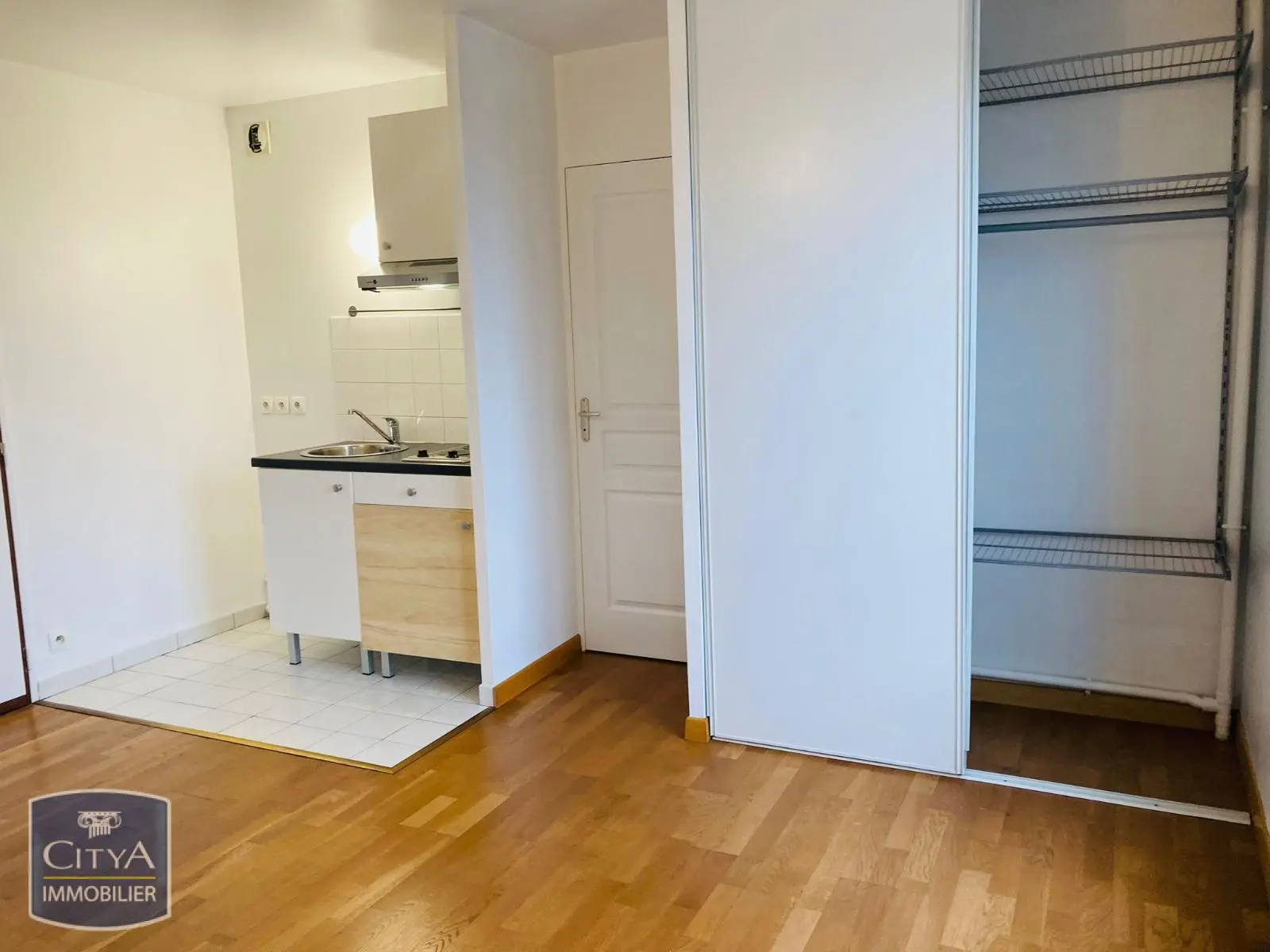 Photo 1 Appartement 1 pièce 28.58m²