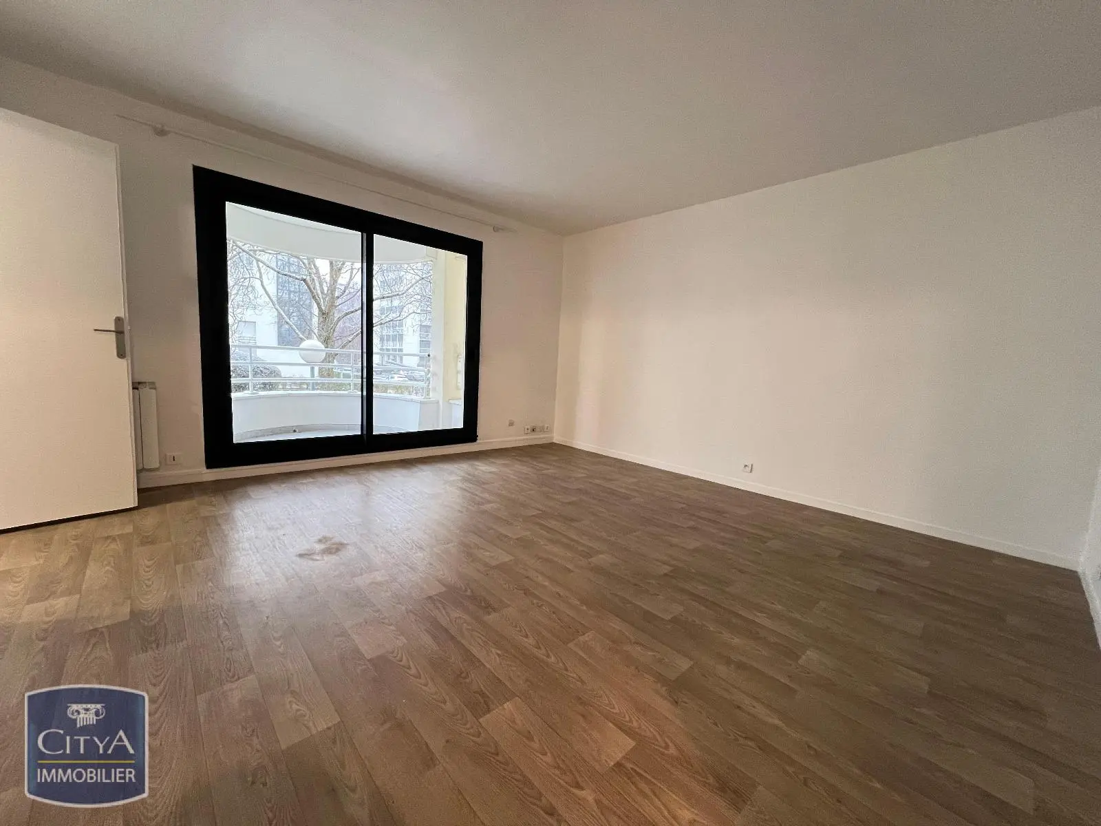 Photo 1 Appartement 1 pièce 32.73m²