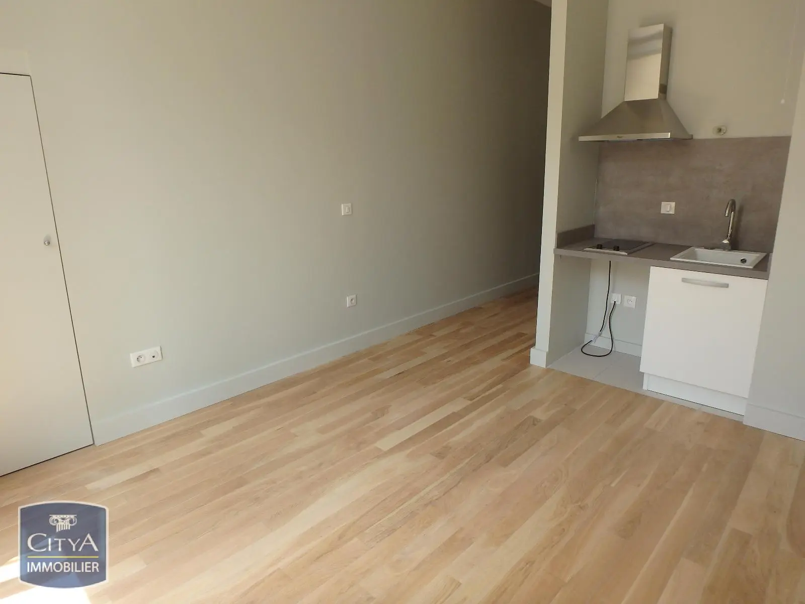 Photo 2 Appartement 1 pièce 18.8m²