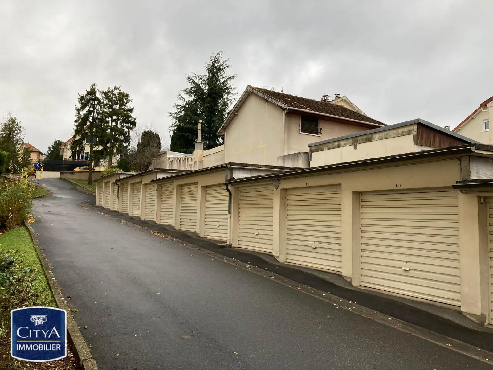 Parking à louer Viroflay (78220) · 134 €/mois