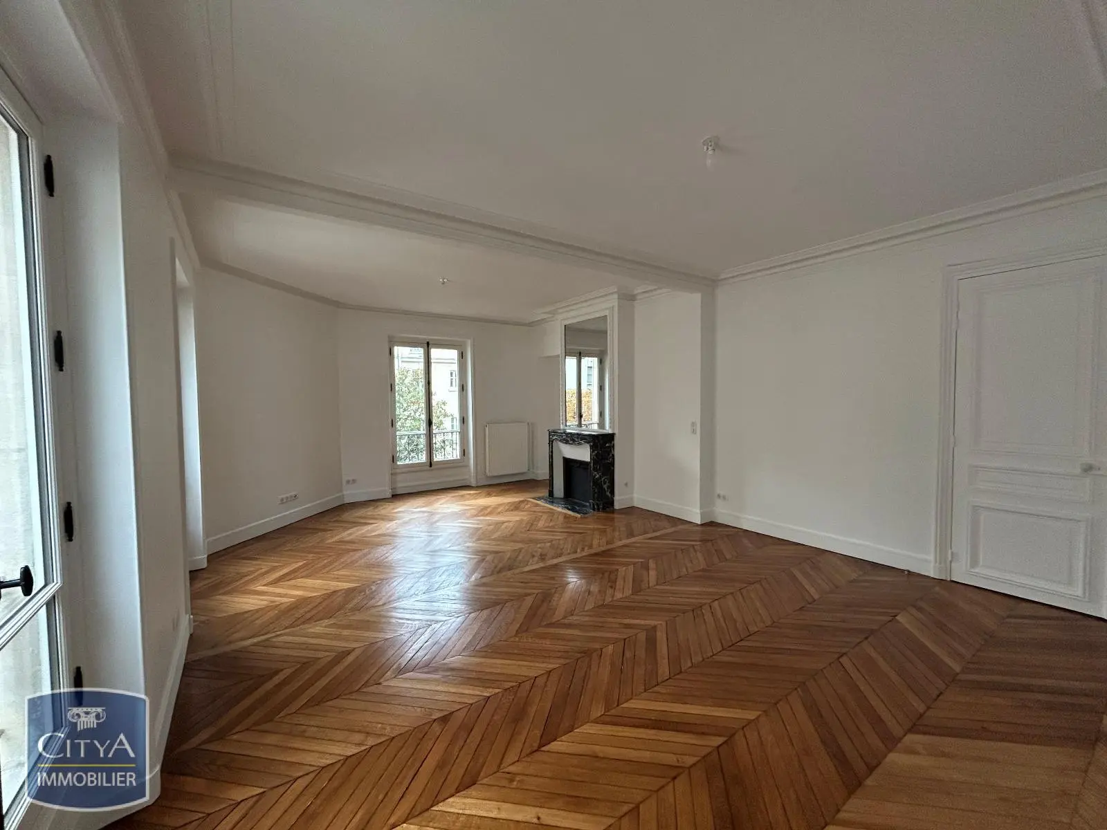 Photo 1 Appartement 4 pièces 125.74m²