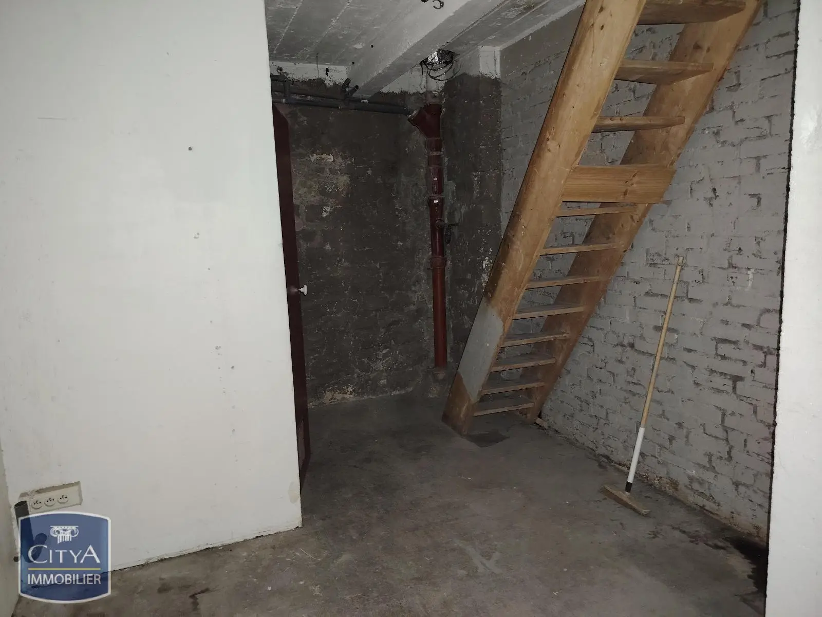 Photo 4 Local Commercial