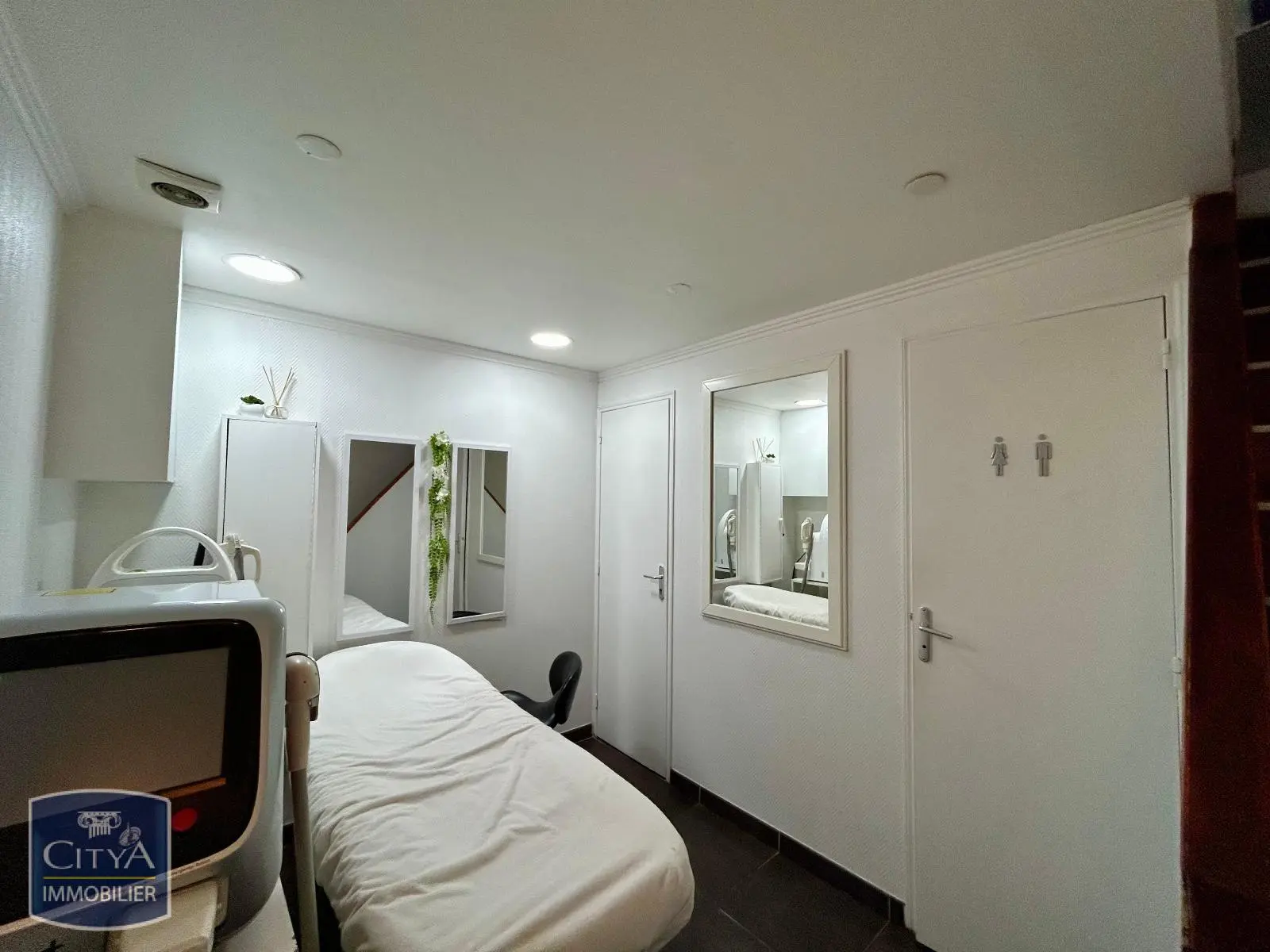 Photo 6 Local Commercial