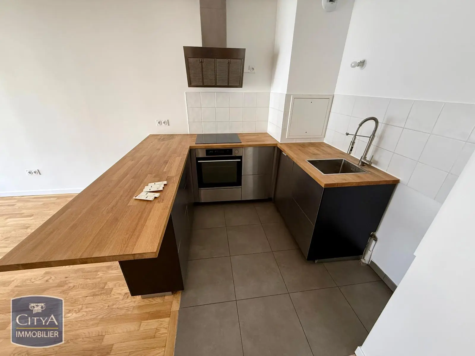 Puteaux (92800) Appartement 4 pièces 78.95m² photo 2