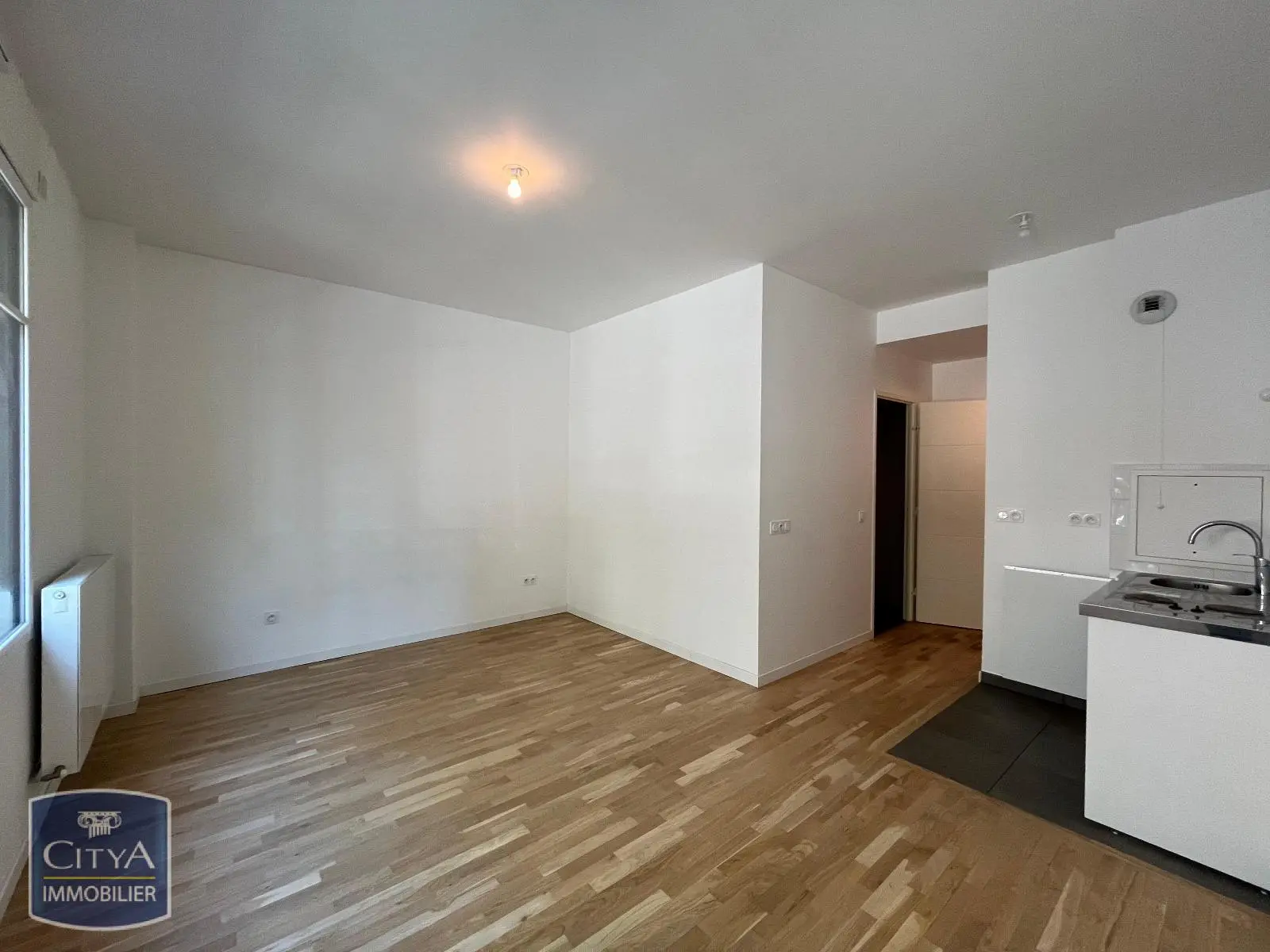 Photo 1 Appartement 1 pièce 27.8m²