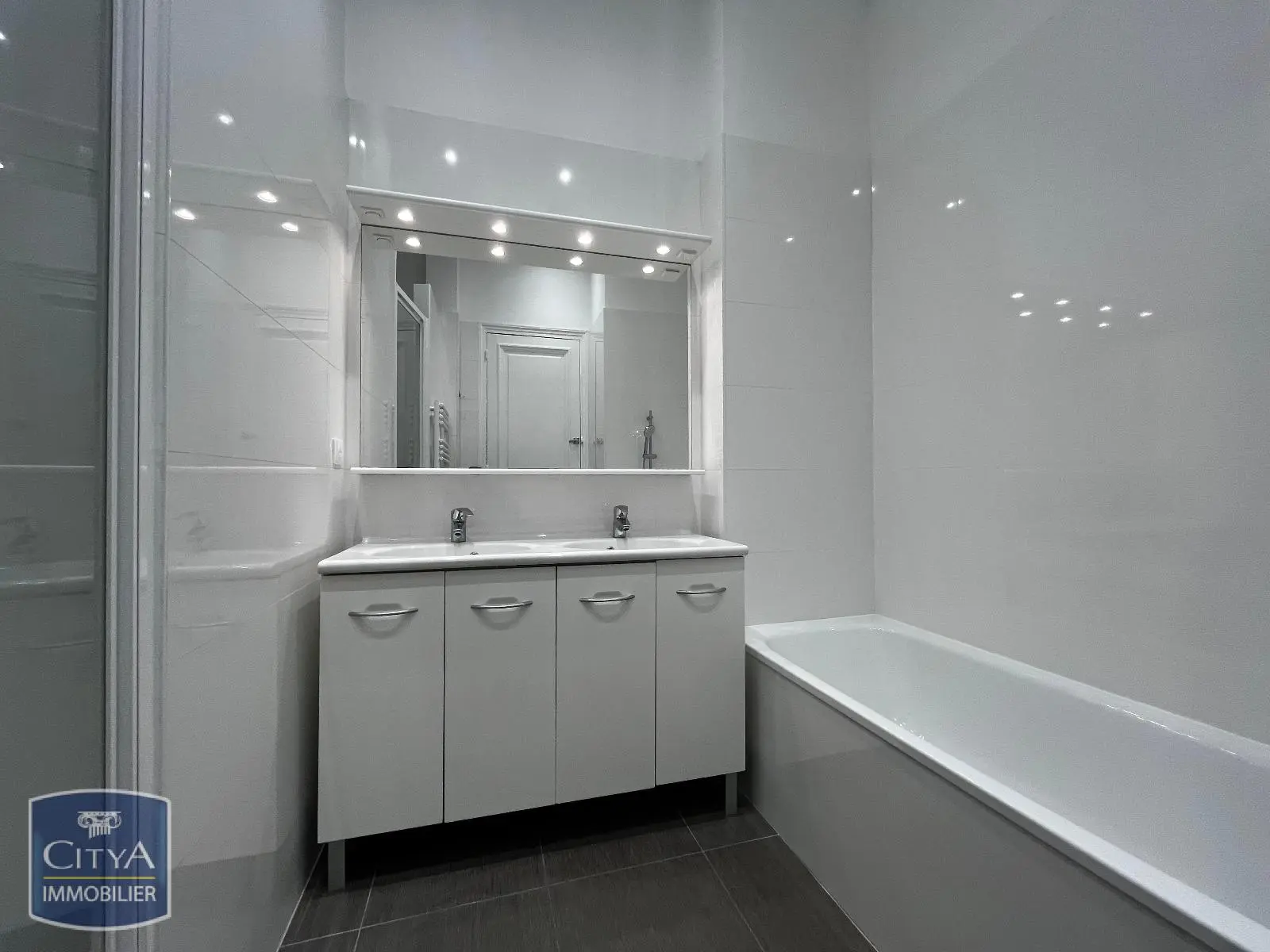 Photo 16 Appartement 6 pièces 170.34m²