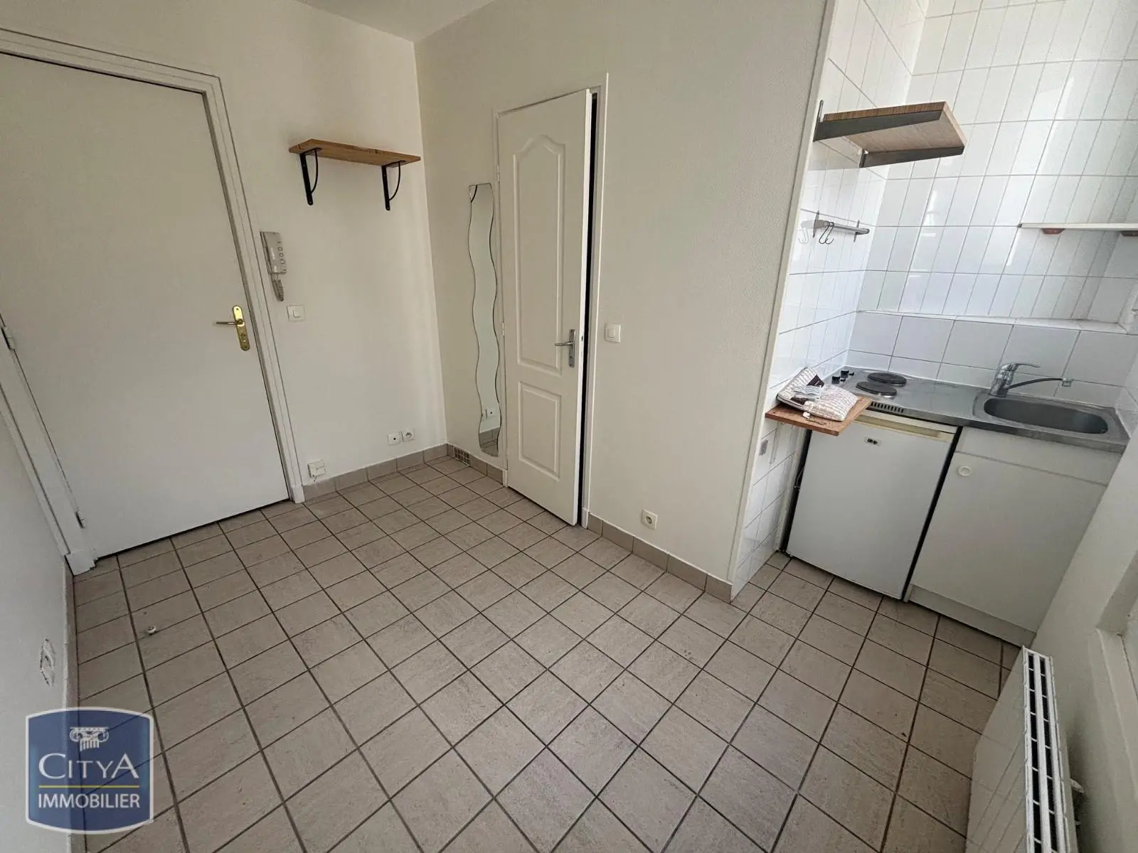 Photo 2 Appartement 1 pièce 9.39m²