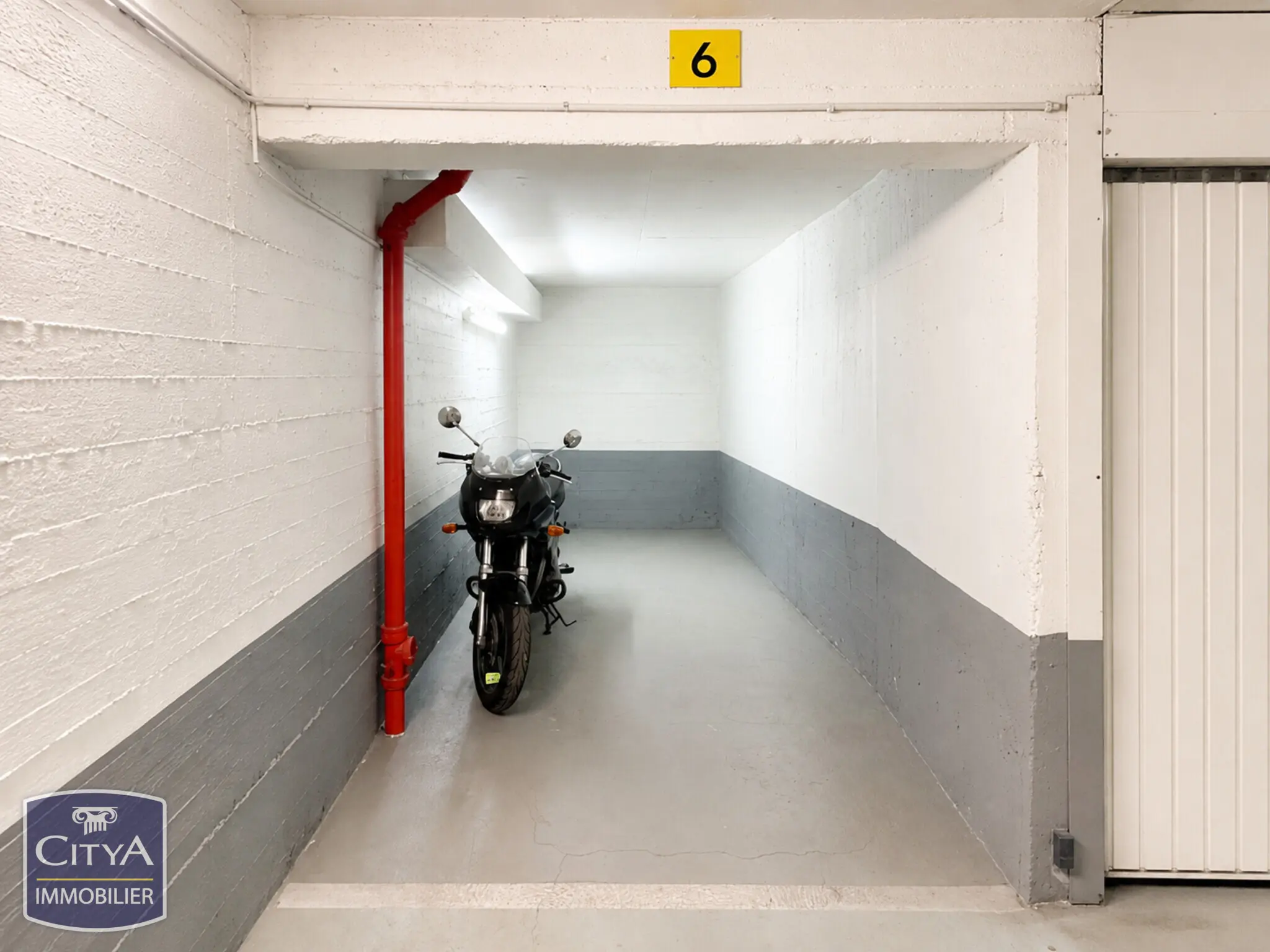 Photo 1 Parking