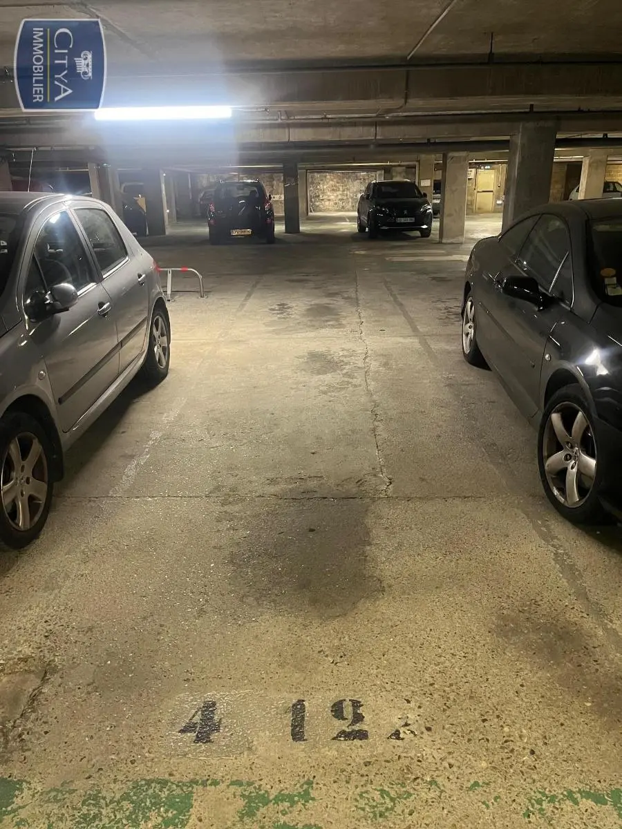 Photo 1 Parking