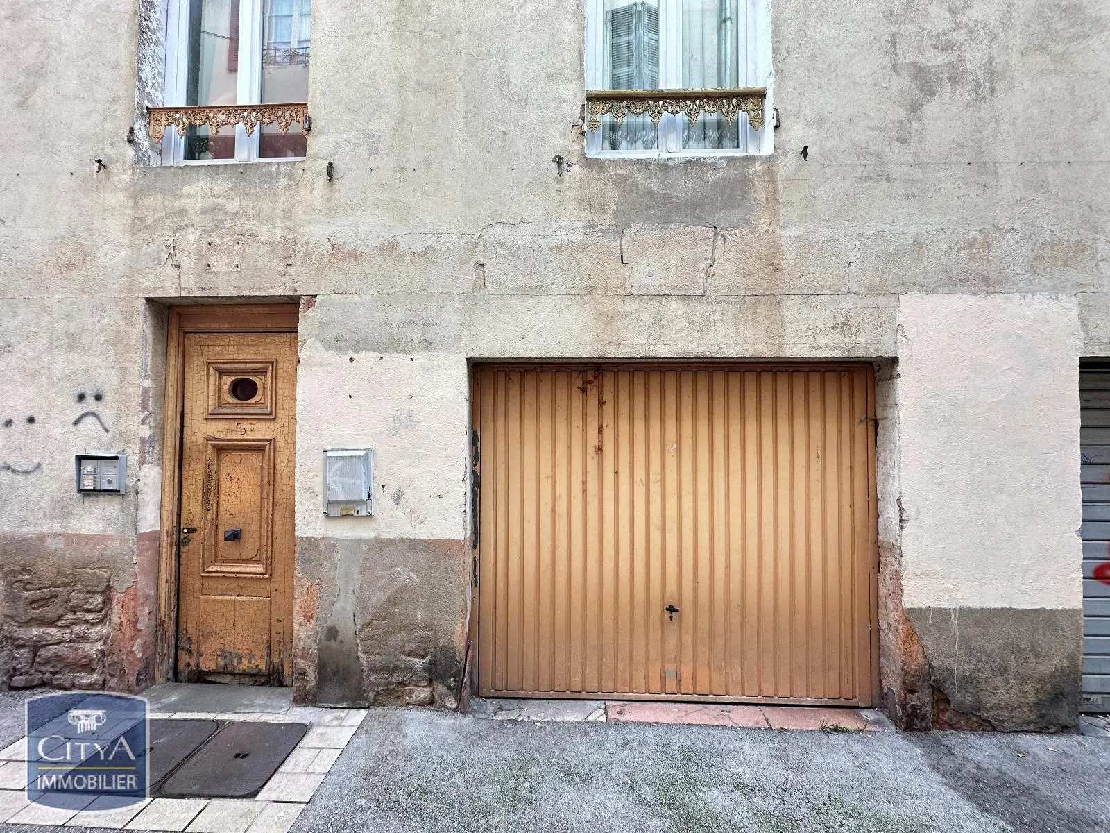 Photo 1 Parking