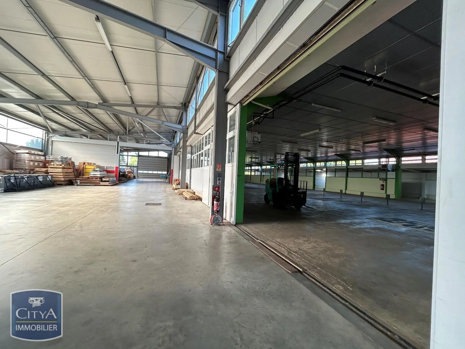 Photo 2 Local Professionnel 400m²