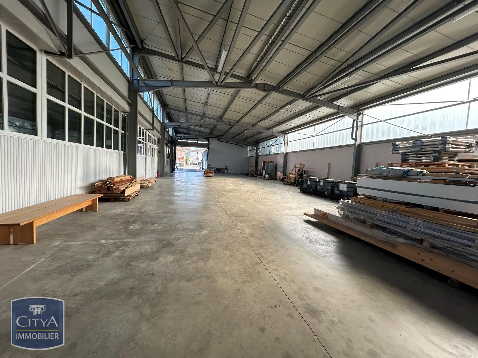 Photo 4 Local Professionnel 400m²
