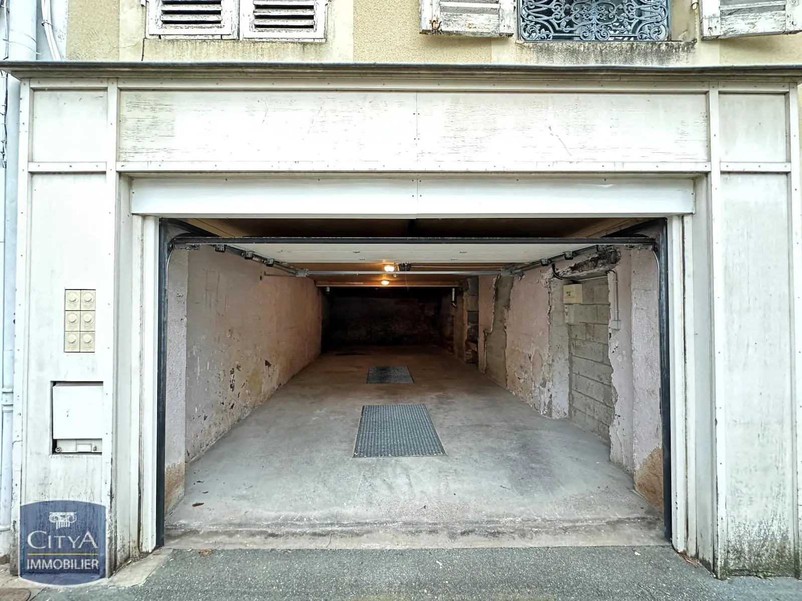 Photo 2 Parking