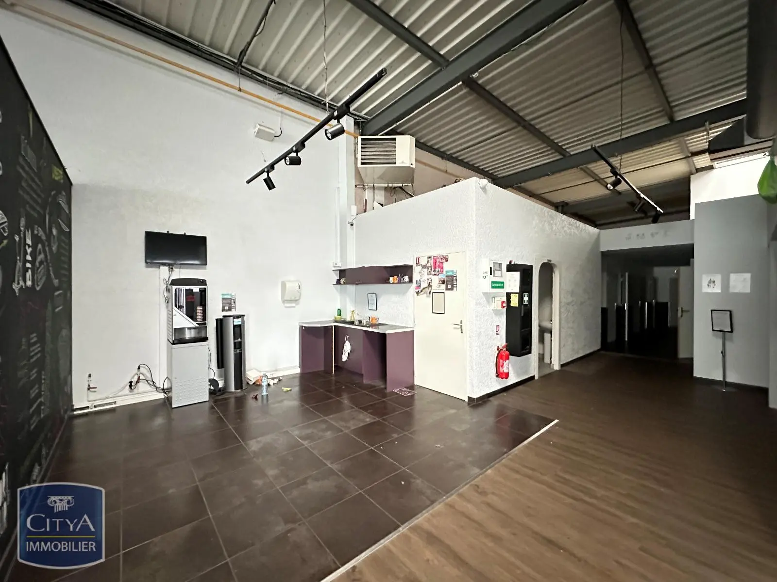 Photo 4 Local Commercial