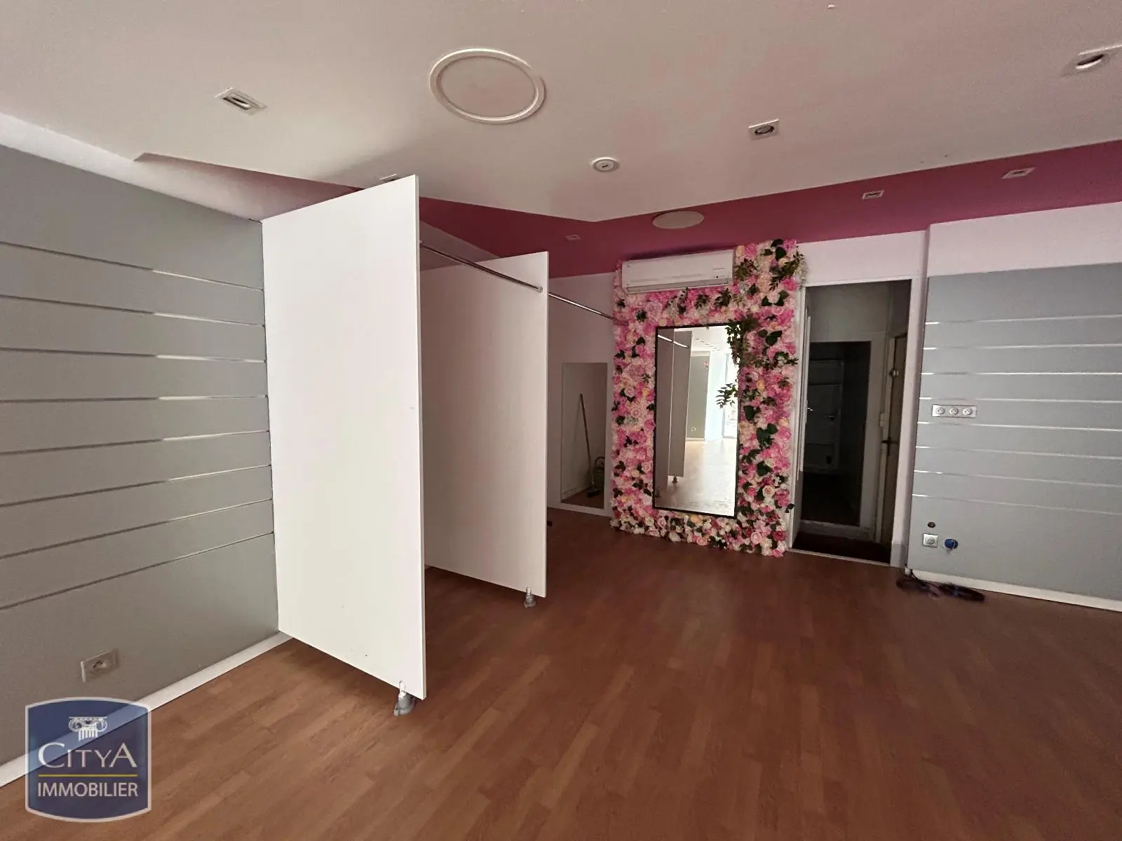 Photo 4 Local Commercial