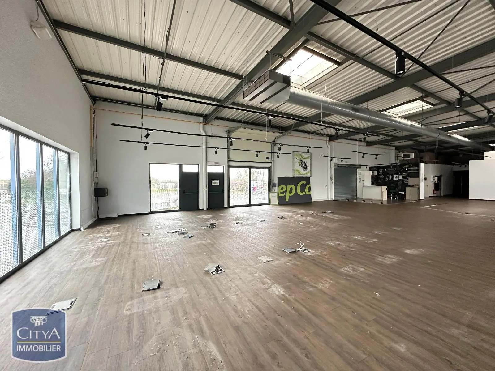 Photo 6 Local Commercial