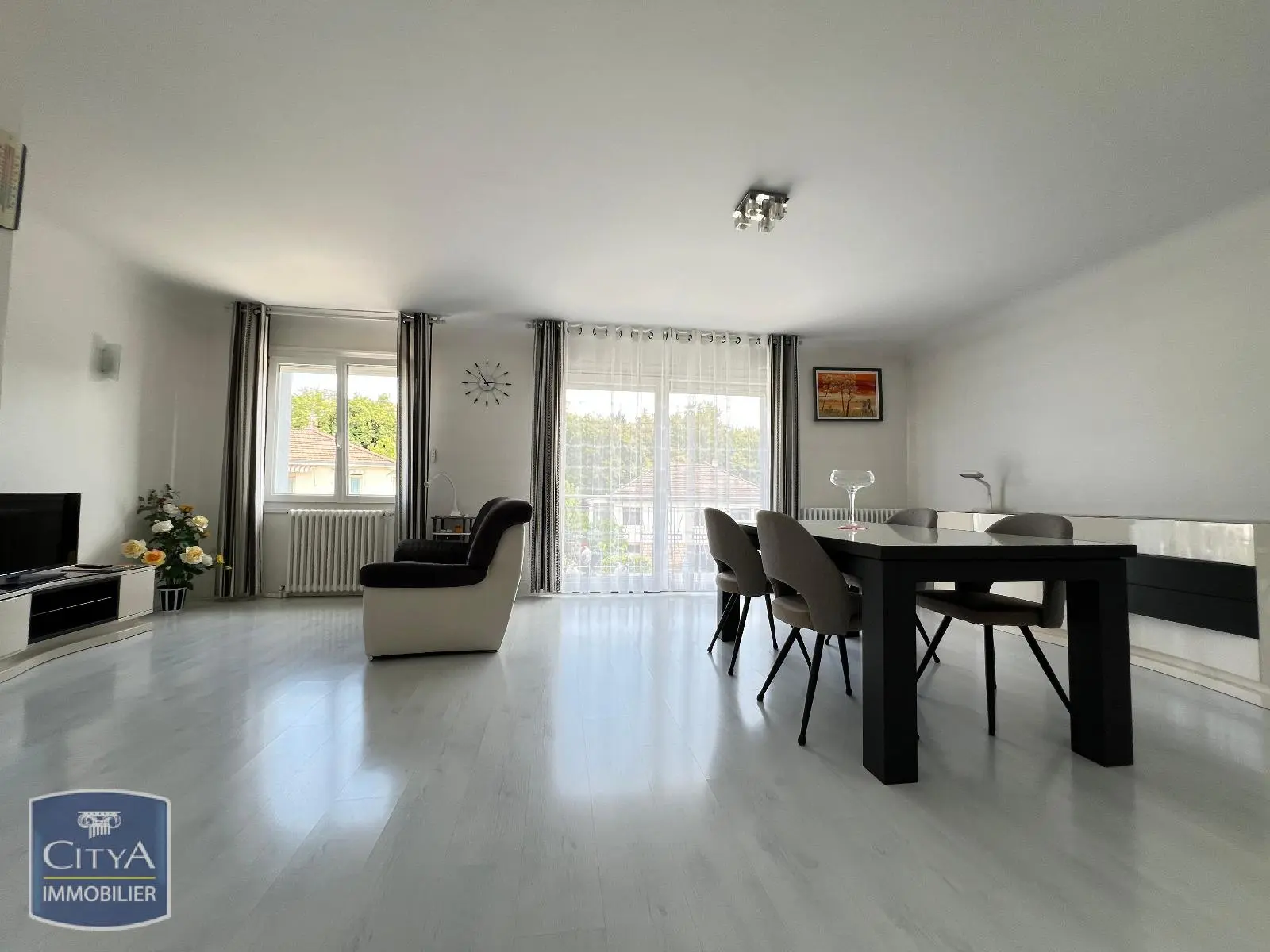 Photo 6 pour Maison 6 pièces 143m² Photo 6 Maison 6 pièces 143m²